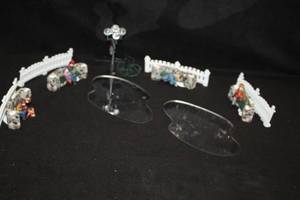 lot 1076 image: Collectors Set - Towns People on Benches with White Picket Fences, Street Lights - in the Heritage Village Series from Department 56