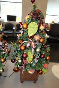 lot 1107 image: 35 Pre-lit & Decorated Christmas Tree