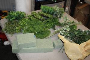 lot 1168 image: Lot of (20) Assorted Plastic PlantsDcor and Accessories