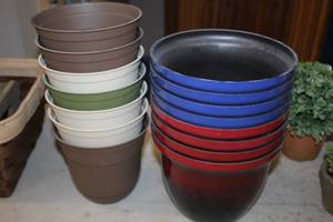 lot 1164 image: Lot of (15) Assorted Planters and Pots