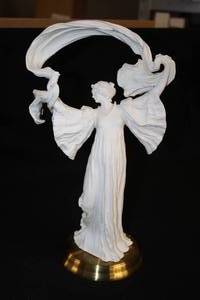 lot 1137 image: 1987 Franklin Mint The Scarf Dancer Fine Bisque Porcelain Museum Quality Re-creation of Agathon Leonards Turn-of-the-Century Sculpture - Collectors Statue and Brass Finished Pedestal Base with Certificate of Authenticity