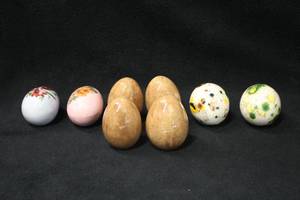 lot 1140 image: Lot of (8) Assorted Porcelain Decorative Eggs