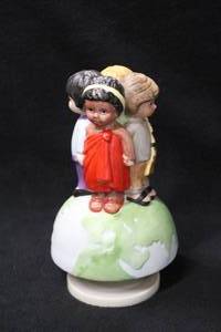 lot 1157 image: Collectors Musical Figurine - United Nation Kids Around The World