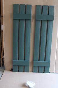 Pair of Decorative Wooden Shutters - Green