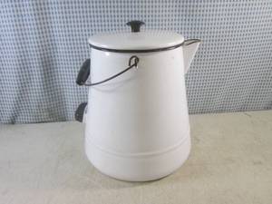 lot 10 image: (D-2) Vintage Large Enamelware Coff...