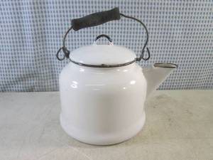 lot 11 image: (CS) Vintage Enamelware Coffee Tea ...
