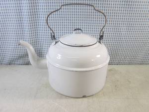 lot 12 image: (CS) Vintage Enamelware Tea Pot ...