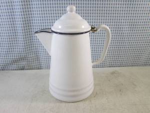 lot 13 image: (CS) Vintage Enamelware Coffee Pot ...