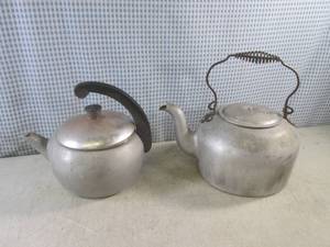 lot 24 image: (EW5) 2 Vintage Wear-Ever Aluminum ...