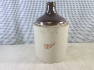 lot 27 image: (FS) Vintage Red Wing Stoneware Jug...