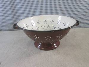 lot 28 image: (BS) Vintage Enamel 11 Two Handle ...