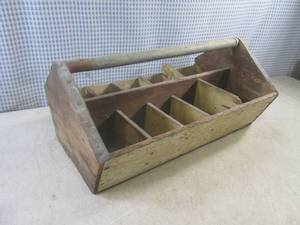 lot 33 image: (EW3) Vintage Wood Divided Tote Cad...