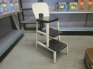 lot 38 image: (A-4) Vintage Metal Step Stool with...