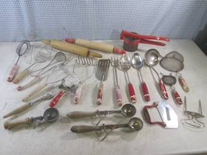 lot 41 image: (CS) Assorted Vintage Kitchen Tools...