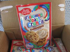 lot 319 image: (C-1) 12 Pouches of Betty Crocker C...