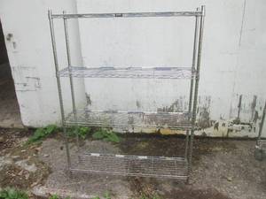 lot 100 image: (UD4) Metal Shelving Unit with 4 Sh...