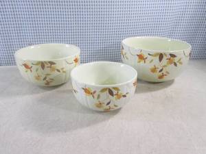 lot 63 image: (BS) Vintage 3pc Halls Autumn Leaf...