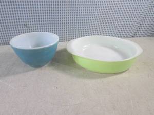lot 65 image: (CS) Vintage Pyrex ...