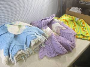 lot 78 image: (EW3) 3 Knit Afghan Blankets...