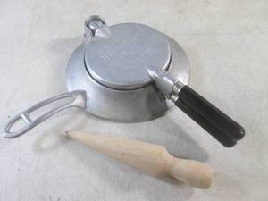 lot 85 image: (CS) Vintage Nordic-Ware Scandinavi...