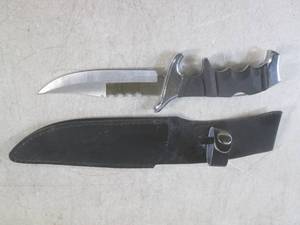 lot 90 image: (CNTR) 10 Fixed Blade Knife with S...