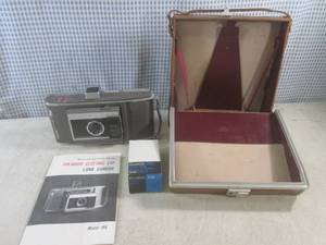 lot 105 image: (BS) Vintage Polaroid Land Camera M...