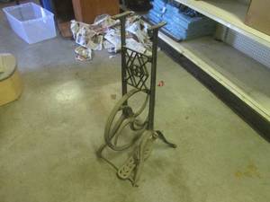lot 113 image: (EC1) Vintage Cast Iron Grouts Exc...