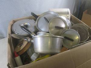 lot 124 image: (BR3) Big Box Full  of Assorted Vin...