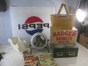 lot 127 image: (D-4) Assorted Vintage - See Photos...