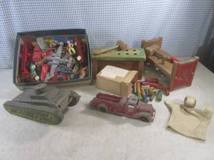 lot 128 image: (A-1) Assorted Vintage Toys...