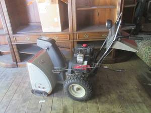 lot 135 image: (HG) MTD Gold Series 26 8 HP Snowb...