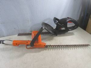 lot 139 image: (BR1) 2 Black & Decker Electric Hed...