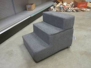 lot 142 image: (EW6) Pet Stairs - 14 High...
