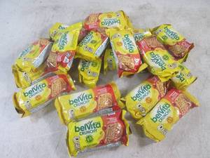 lot 376 image: (B-2) 18 Belvita Crunchy Cranberry ...