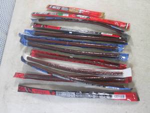 lot 389 image: (EC2) 12 Assorted Jack Links Snack ...