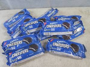 lot 394 image: (B-1) 12 Packs of Oreo Cakesters Pa...