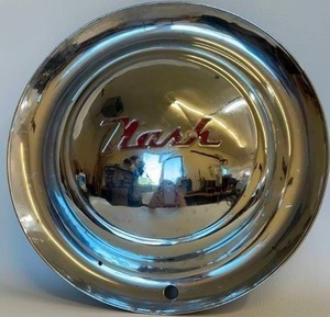 lot 20 image: Vintage 1952-1955 NASH RAMBLER STATESMAN 15 Chrome Hubcap