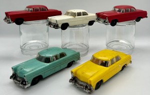 lot 12 image: Authentic Vintage 1950s LIONEL Cars - QTY 5