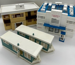 lot 13 image: Plasticville LIONEL O Buildings & Accessories Circa 1950s