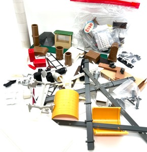lot 92 image: Misc. PLASTICVILLE O Pieces