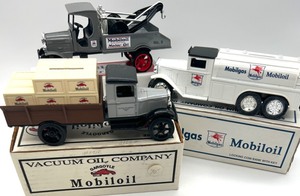 lot 171 image: 3 Die Cast MOBIL TrucksBanks