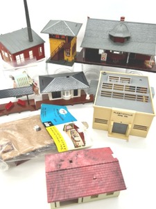 lot 172 image: HO Scale Lionel & Misc. Building Lot