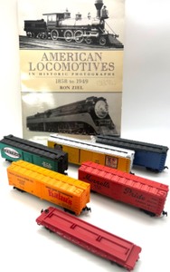 lot 186 image: HO Scale TRAIN CARS & Train Book