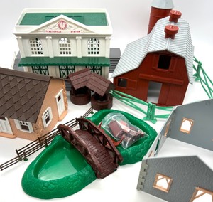 lot 206 image: Several O Scale Buildings and Accessories