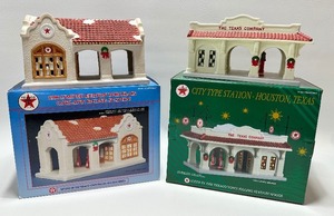 lot 9C image: TEXACO Lighted Christmas Houses - City Type Station and Oaklawn Filling Station
