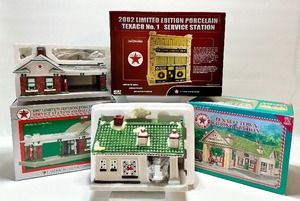 lot 9D image: TEXACO Lighted Christmas Houses - No.#1 Service Station, Town Filling Station and Service Station #15