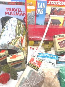 lot 251 image: Large HO Scale Accessory Lot Includes NSO Mainline Station Building Kit & MORE