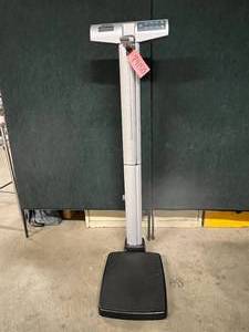 lot 21 image: Health-O-Meter Professional 500KL Adult Patient Digital Floor Scale - Great Working Condition
