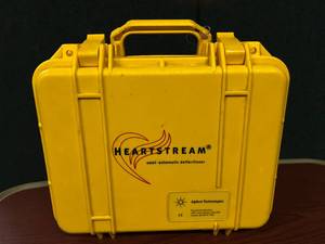lot 32 image: Philips HeartStart FR2 AED Defibrillator With 2025 Battery In Waterproof Hard Case -offers features that make hand-off to advanced life support (ALS) trained professionals seamless to ensure continuity of care for the patient -&nbspIn Great Condition