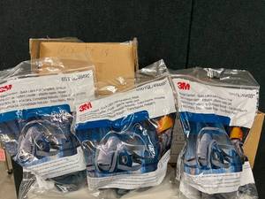 lot 9 image: MSRP $700 1 Case (10 each) NEW Size Small & Lot of 14 (Small & Medium)&nbsp3M Rugged Comfort Quick Latch Half Facepiece Reusable Respirator 6501QL, NIOSH, Cool Flow Exhalation Valve, Bayonet Connection, Silicone Face Seal